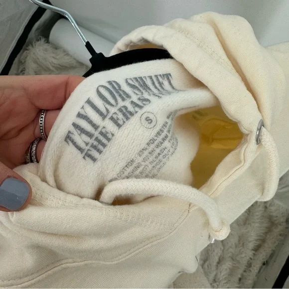Taylor Swift 2023 The Eras Tour Beige Hoodie Size S - Picture 5 of 7